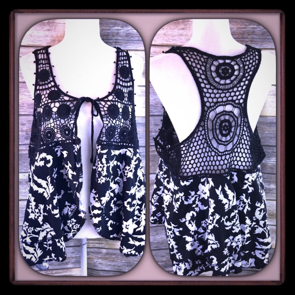 🍭 Black & White Boho Cover-Up Top —-EUC 🍭